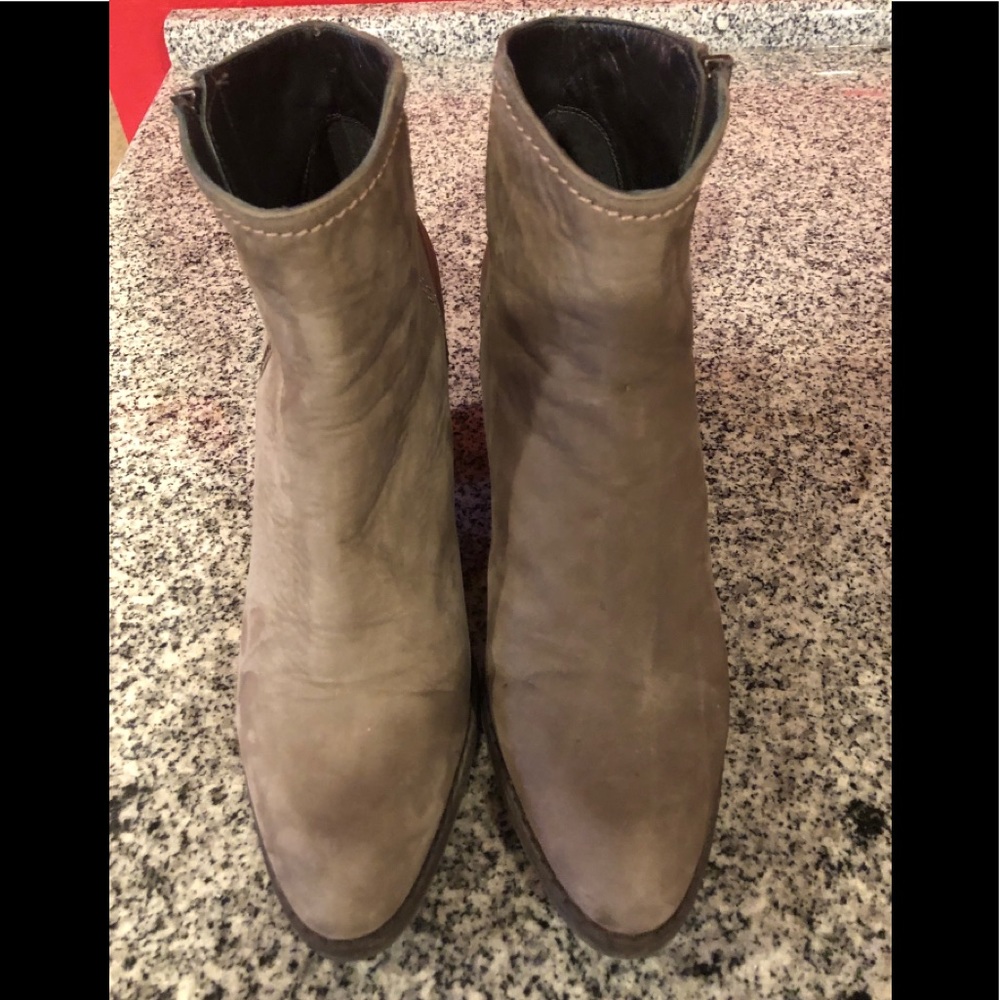 Stuart Weitzman booties size 7,5